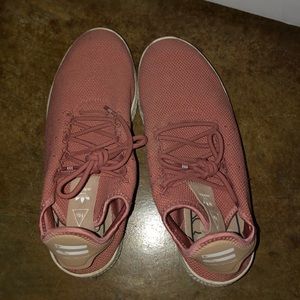 adidas pharrell williams pink shoes